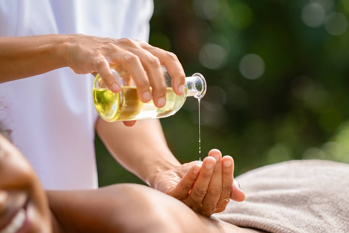 Rückenmassage mit Warmöl